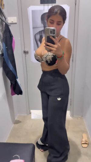 Lucky Rajor Instagram - Ye le lu pant ?🤭

#luckyrajor