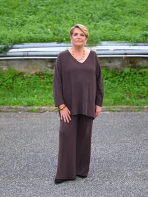 Luísa Castel-Branco Instagram - E hoje no @doisas10tvi foi de ir às lágrimas ! Se não viu, vá ver que nada melhor que começar o dia a rir!
E este conjunto maravilhoso da @mhelmoda ? Adoro!!!!