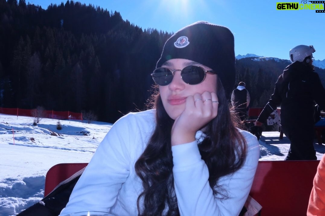 Luisa Ranieri - 20.6K Likes - buon fine anno a tutti dalla zingaretti family💕🍾⛷️. @lucazingarettiofficial @emmazingaretti_