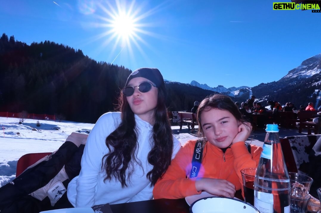 Luisa Ranieri - 20.6K Likes - buon fine anno a tutti dalla zingaretti family💕🍾⛷️. @lucazingarettiofficial @emmazingaretti_