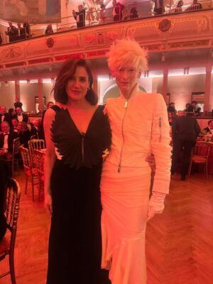 Luisa Ranieri Instagram - A glimpse of the Pirelli evening, a night marked by beauty, grace, and inspiring moments shared with extraordinary people.

@pirelli | @solvesundsbostudio | @bvlgari | @giorgioarmani #Adv

Styling: @gloriaripamonti 
Make-up: @nikipinna 
Hair: @domenicaricciardi 

#PirelliCalendar #TheCall2026