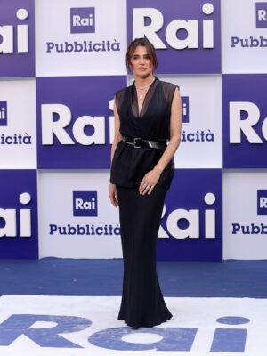 Luisa Ranieri Instagram - Presentazione palinsesti Rai de “la preside” 
Styling by  @gloriaripamonti  @brunellocucinelli_brand.  @bvlgari 
Make up by  @giovannipirrimakeup  Hair by @vale_fermu  per @aldocoppolaroma_