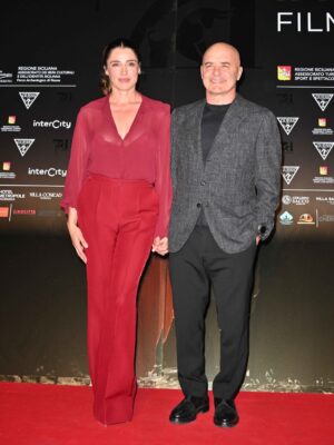 Luisa Ranieri Instagram - Grazie @taorminafilmfestofficial per questa serata .
Styling by @gloriaripamonti 
@fendi 
@domenicaricciardi @nikipinna 
@whynotmodels