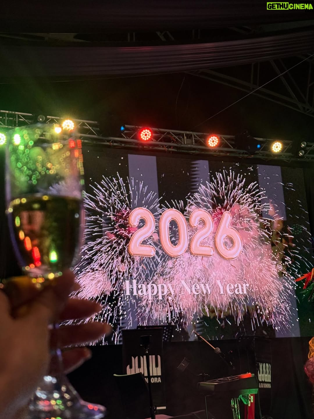 Luiseth Materán - 2.4K Likes - Feliz año mis amores, que este sea un año lleno de metas y  sueños cumplidos ✨🤍
-
#hᴀᴘᴘʏnᴇᴡyᴇᴀʀ2026 #lamateran