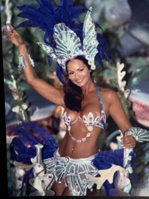 Luíza Brunet Instagram - Carnaval chegando e alguns registros de trinta anos. 
Entre Beija Flor,Portela e imperatriz Leopoldinense. 
Hoje, gosto das lembranças que vivi na passarela do samba e claro assistir todas as mudanças que o carnaval foi submetido. 

Hoje,ando em outras esferas e espero que as mulheres sejam cuidadas , acolhidas e respeitadas no carnaval, afinal ,vivemos com medo e expostas a vários tipos de violências ,que vem crescendo no Brasil e no mundo. 
E cabe a nós sociedade civil ,perceber e denunciar agressores #190 
Esperando até agora as campanhas de conscientização que já deveriam estar expostas em todos os lugares. 
Com informações e conscientização,mas também com punições severas.