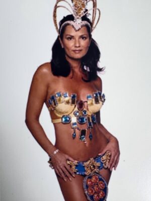 Luíza Brunet Instagram - Carnaval chegando e alguns registros de trinta anos. 
Entre Beija Flor,Portela e imperatriz Leopoldinense. 
Hoje, gosto das lembranças que vivi na passarela do samba e claro assistir todas as mudanças que o carnaval foi submetido. 

Hoje,ando em outras esferas e espero que as mulheres sejam cuidadas , acolhidas e respeitadas no carnaval, afinal ,vivemos com medo e expostas a vários tipos de violências ,que vem crescendo no Brasil e no mundo. 
E cabe a nós sociedade civil ,perceber e denunciar agressores #190 
Esperando até agora as campanhas de conscientização que já deveriam estar expostas em todos os lugares. 
Com informações e conscientização,mas também com punições severas.