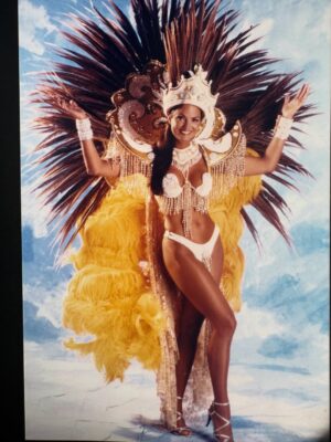 Luíza Brunet Instagram - Carnaval chegando e alguns registros de trinta anos. 
Entre Beija Flor,Portela e imperatriz Leopoldinense. 
Hoje, gosto das lembranças que vivi na passarela do samba e claro assistir todas as mudanças que o carnaval foi submetido. 

Hoje,ando em outras esferas e espero que as mulheres sejam cuidadas , acolhidas e respeitadas no carnaval, afinal ,vivemos com medo e expostas a vários tipos de violências ,que vem crescendo no Brasil e no mundo. 
E cabe a nós sociedade civil ,perceber e denunciar agressores #190 
Esperando até agora as campanhas de conscientização que já deveriam estar expostas em todos os lugares. 
Com informações e conscientização,mas também com punições severas.