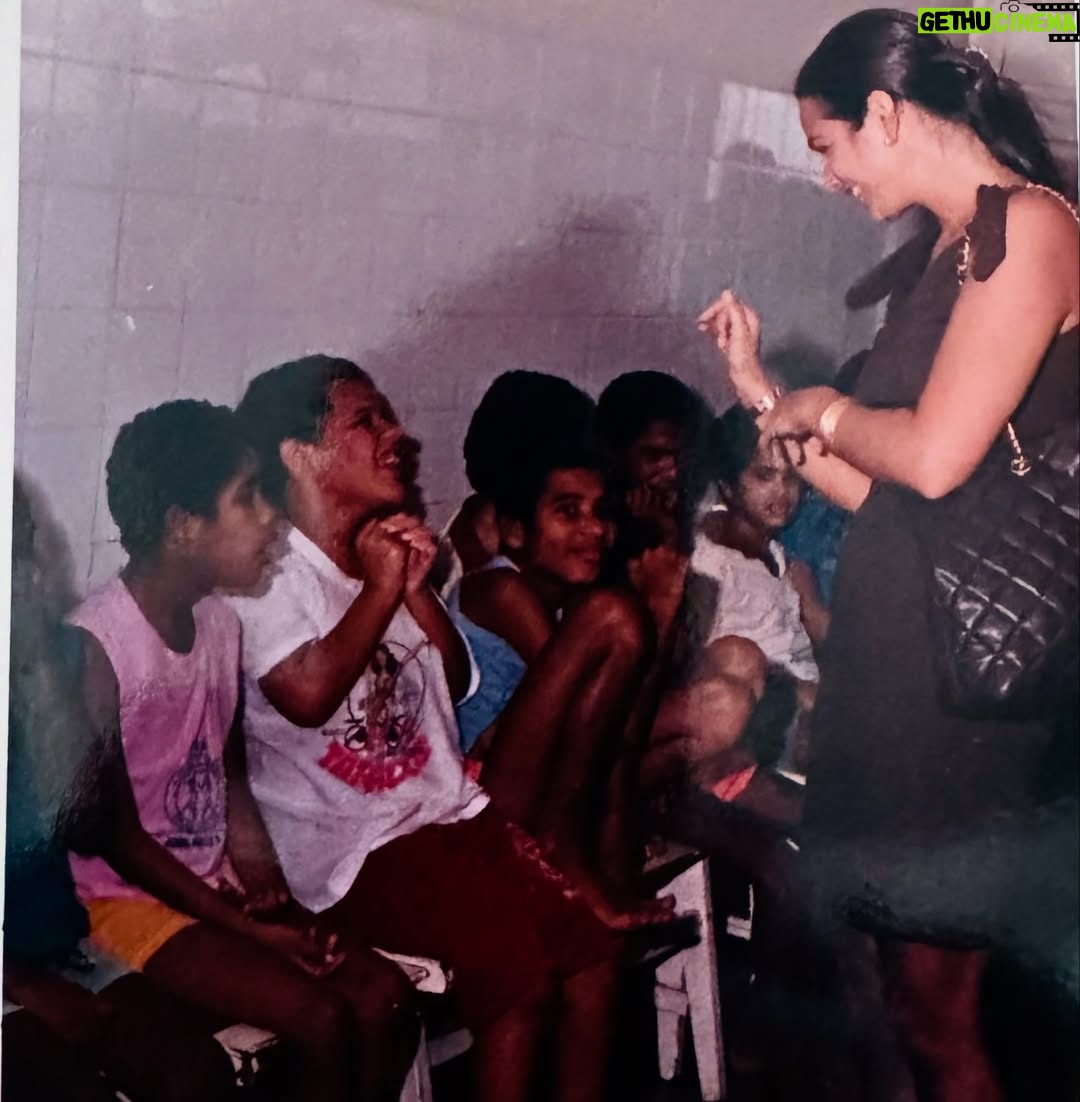 Luíza Brunet - 1K Likes - “34 anos se passaram após o falecimento de Santa Dulce e sua obra continua crescendo, evoluindo, firme no seu proposito de Amar e Servir.

O legado deixando pela Santa Irma Dulce ,acolhido por “Maria Rita”que continua com seu empenho e dedicação tornando possível , atendimento de pessoas vulneráveis e pobres. 
Hoje um hospital referencia em Salvador Bahia. Maria Rita “

No Ano de 1991 .
Fui fazer trabalho voluntario no hospital da Santa Irmã Dulce .
Lembro de conhecer Santa Dulce no final ainda debilitada,deitada em uma cama. 
O amor e compaixao saltava dos seus olhos e fui muito significativo para mim. 
Ali,aprendi e senti que podemos e devemos  cuidar,amar e conectar pessoas. 
O ativismo existe dentro de nós e devemos manter essa chama viva. 
Jámais ,saberemos se nós, não estaremos nesté lugar de vulnerabilidade,e vamos precisar de alguém,que nos acolha com amor e compaixao.
Porque toda a nossa vivencia,pode ser um exemplo para nós, no futuro. 
Vivemos tempos difíceis e precisamos ter muita atenção. 
Que os corações sofridas por dores
existenciais ,possa ter conforto. 

Maria Rita , muito obrigada, por tudo ♥️

Ainda estou revendo fatos e fotos da minha historia…