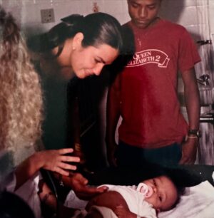 Luíza Brunet Instagram - “34 anos se passaram após o falecimento de Santa Dulce e sua obra continua crescendo, evoluindo, firme no seu proposito de Amar e Servir.

O legado deixando pela Santa Irma Dulce ,acolhido por “Maria Rita”que continua com seu empenho e dedicação tornando possível , atendimento de pessoas vulneráveis e pobres. 
Hoje um hospital referencia em Salvador Bahia. Maria Rita “

No Ano de 1991 .
Fui fazer trabalho voluntario no hospital da Santa Irmã Dulce .
Lembro de conhecer Santa Dulce no final ainda debilitada,deitada em uma cama. 
O amor e compaixao saltava dos seus olhos e fui muito significativo para mim. 
Ali,aprendi e senti que podemos e devemos  cuidar,amar e conectar pessoas. 
O ativismo existe dentro de nós e devemos manter essa chama viva. 
Jámais ,saberemos se nós, não estaremos nesté lugar de vulnerabilidade,e vamos precisar de alguém,que nos acolha com amor e compaixao.
Porque toda a nossa vivencia,pode ser um exemplo para nós, no futuro. 
Vivemos tempos difíceis e precisamos ter muita atenção. 
Que os corações sofridas por dores
existenciais ,possa ter conforto. 

Maria Rita , muito obrigada, por tudo ♥️

Ainda estou revendo fatos e fotos da minha historia…