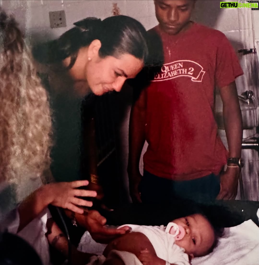 Luíza Brunet - 1K Likes - “34 anos se passaram após o falecimento de Santa Dulce e sua obra continua crescendo, evoluindo, firme no seu proposito de Amar e Servir.

O legado deixando pela Santa Irma Dulce ,acolhido por “Maria Rita”que continua com seu empenho e dedicação tornando possível , atendimento de pessoas vulneráveis e pobres. 
Hoje um hospital referencia em Salvador Bahia. Maria Rita “

No Ano de 1991 .
Fui fazer trabalho voluntario no hospital da Santa Irmã Dulce .
Lembro de conhecer Santa Dulce no final ainda debilitada,deitada em uma cama. 
O amor e compaixao saltava dos seus olhos e fui muito significativo para mim. 
Ali,aprendi e senti que podemos e devemos  cuidar,amar e conectar pessoas. 
O ativismo existe dentro de nós e devemos manter essa chama viva. 
Jámais ,saberemos se nós, não estaremos nesté lugar de vulnerabilidade,e vamos precisar de alguém,que nos acolha com amor e compaixao.
Porque toda a nossa vivencia,pode ser um exemplo para nós, no futuro. 
Vivemos tempos difíceis e precisamos ter muita atenção. 
Que os corações sofridas por dores
existenciais ,possa ter conforto. 

Maria Rita , muito obrigada, por tudo ♥️

Ainda estou revendo fatos e fotos da minha historia…