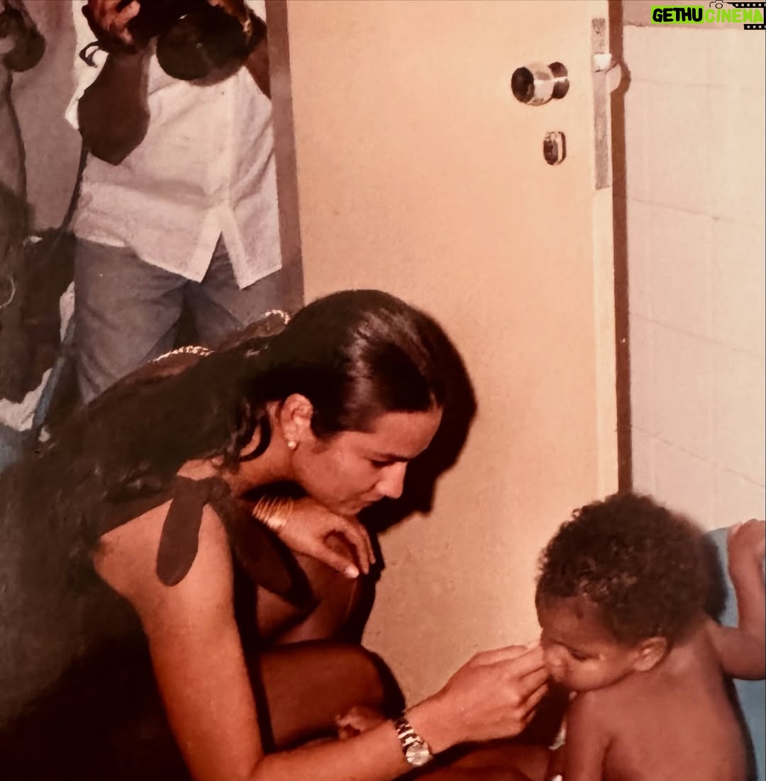 Luíza Brunet - 1K Likes - “34 anos se passaram após o falecimento de Santa Dulce e sua obra continua crescendo, evoluindo, firme no seu proposito de Amar e Servir.

O legado deixando pela Santa Irma Dulce ,acolhido por “Maria Rita”que continua com seu empenho e dedicação tornando possível , atendimento de pessoas vulneráveis e pobres. 
Hoje um hospital referencia em Salvador Bahia. Maria Rita “

No Ano de 1991 .
Fui fazer trabalho voluntario no hospital da Santa Irmã Dulce .
Lembro de conhecer Santa Dulce no final ainda debilitada,deitada em uma cama. 
O amor e compaixao saltava dos seus olhos e fui muito significativo para mim. 
Ali,aprendi e senti que podemos e devemos  cuidar,amar e conectar pessoas. 
O ativismo existe dentro de nós e devemos manter essa chama viva. 
Jámais ,saberemos se nós, não estaremos nesté lugar de vulnerabilidade,e vamos precisar de alguém,que nos acolha com amor e compaixao.
Porque toda a nossa vivencia,pode ser um exemplo para nós, no futuro. 
Vivemos tempos difíceis e precisamos ter muita atenção. 
Que os corações sofridas por dores
existenciais ,possa ter conforto. 

Maria Rita , muito obrigada, por tudo ♥️

Ainda estou revendo fatos e fotos da minha historia…
