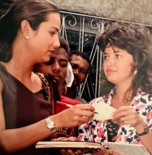 Luíza Brunet Instagram - “34 anos se passaram após o falecimento de Santa Dulce e sua obra continua crescendo, evoluindo, firme no seu proposito de Amar e Servir.

O legado deixando pela Santa Irma Dulce ,acolhido por “Maria Rita”que continua com seu empenho e dedicação tornando possível , atendimento de pessoas vulneráveis e pobres. 
Hoje um hospital referencia em Salvador Bahia. Maria Rita “

No Ano de 1991 .
Fui fazer trabalho voluntario no hospital da Santa Irmã Dulce .
Lembro de conhecer Santa Dulce no final ainda debilitada,deitada em uma cama. 
O amor e compaixao saltava dos seus olhos e fui muito significativo para mim. 
Ali,aprendi e senti que podemos e devemos  cuidar,amar e conectar pessoas. 
O ativismo existe dentro de nós e devemos manter essa chama viva. 
Jámais ,saberemos se nós, não estaremos nesté lugar de vulnerabilidade,e vamos precisar de alguém,que nos acolha com amor e compaixao.
Porque toda a nossa vivencia,pode ser um exemplo para nós, no futuro. 
Vivemos tempos difíceis e precisamos ter muita atenção. 
Que os corações sofridas por dores
existenciais ,possa ter conforto. 

Maria Rita , muito obrigada, por tudo ♥️

Ainda estou revendo fatos e fotos da minha historia…