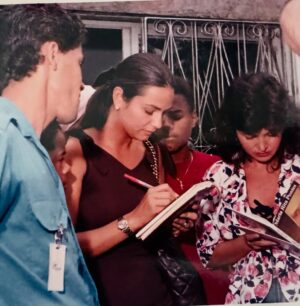 Luíza Brunet Instagram - “34 anos se passaram após o falecimento de Santa Dulce e sua obra continua crescendo, evoluindo, firme no seu proposito de Amar e Servir.

O legado deixando pela Santa Irma Dulce ,acolhido por “Maria Rita”que continua com seu empenho e dedicação tornando possível , atendimento de pessoas vulneráveis e pobres. 
Hoje um hospital referencia em Salvador Bahia. Maria Rita “

No Ano de 1991 .
Fui fazer trabalho voluntario no hospital da Santa Irmã Dulce .
Lembro de conhecer Santa Dulce no final ainda debilitada,deitada em uma cama. 
O amor e compaixao saltava dos seus olhos e fui muito significativo para mim. 
Ali,aprendi e senti que podemos e devemos  cuidar,amar e conectar pessoas. 
O ativismo existe dentro de nós e devemos manter essa chama viva. 
Jámais ,saberemos se nós, não estaremos nesté lugar de vulnerabilidade,e vamos precisar de alguém,que nos acolha com amor e compaixao.
Porque toda a nossa vivencia,pode ser um exemplo para nós, no futuro. 
Vivemos tempos difíceis e precisamos ter muita atenção. 
Que os corações sofridas por dores
existenciais ,possa ter conforto. 

Maria Rita , muito obrigada, por tudo ♥️

Ainda estou revendo fatos e fotos da minha historia…