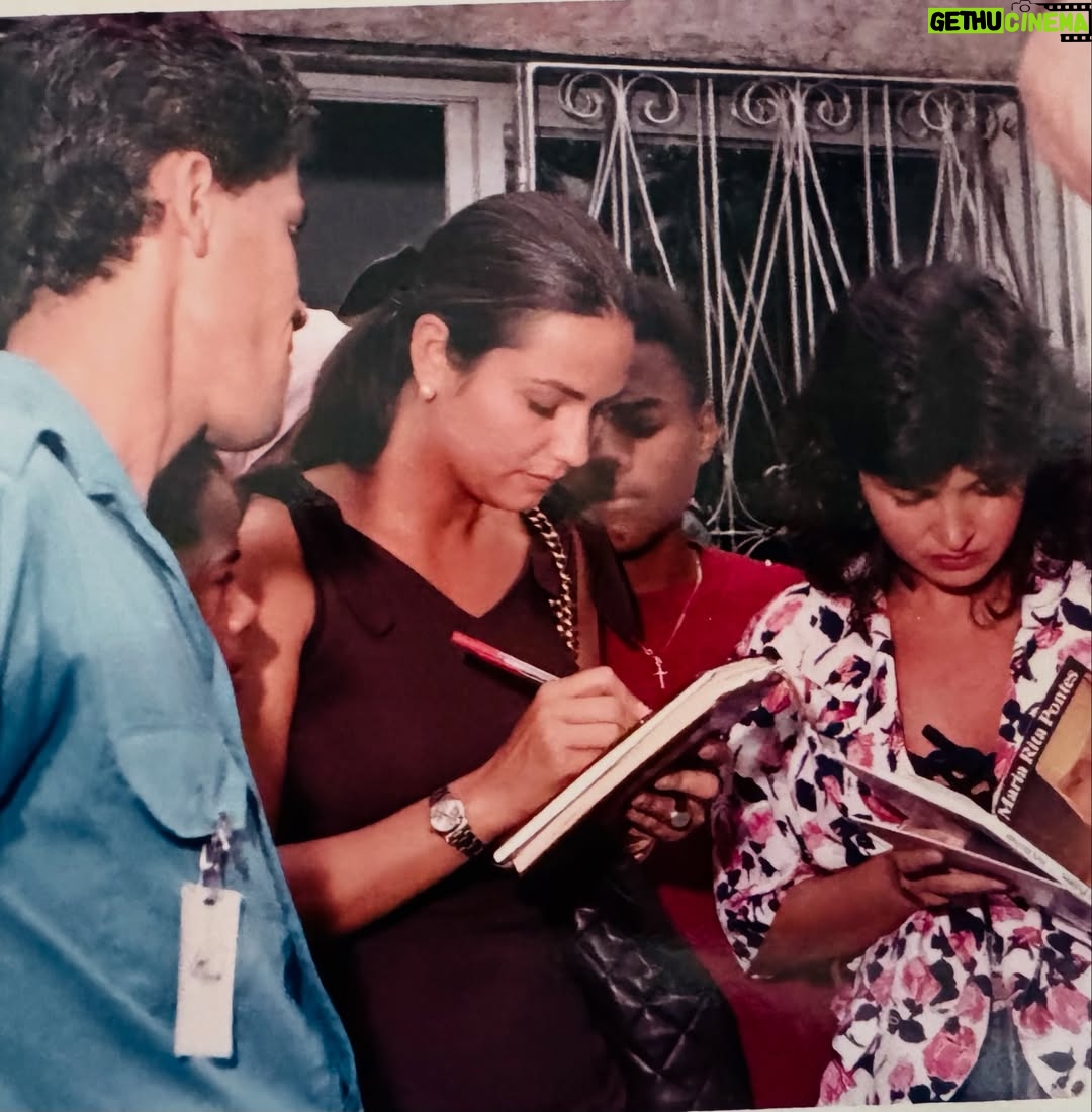 Luíza Brunet - 1K Likes - “34 anos se passaram após o falecimento de Santa Dulce e sua obra continua crescendo, evoluindo, firme no seu proposito de Amar e Servir.

O legado deixando pela Santa Irma Dulce ,acolhido por “Maria Rita”que continua com seu empenho e dedicação tornando possível , atendimento de pessoas vulneráveis e pobres. 
Hoje um hospital referencia em Salvador Bahia. Maria Rita “

No Ano de 1991 .
Fui fazer trabalho voluntario no hospital da Santa Irmã Dulce .
Lembro de conhecer Santa Dulce no final ainda debilitada,deitada em uma cama. 
O amor e compaixao saltava dos seus olhos e fui muito significativo para mim. 
Ali,aprendi e senti que podemos e devemos  cuidar,amar e conectar pessoas. 
O ativismo existe dentro de nós e devemos manter essa chama viva. 
Jámais ,saberemos se nós, não estaremos nesté lugar de vulnerabilidade,e vamos precisar de alguém,que nos acolha com amor e compaixao.
Porque toda a nossa vivencia,pode ser um exemplo para nós, no futuro. 
Vivemos tempos difíceis e precisamos ter muita atenção. 
Que os corações sofridas por dores
existenciais ,possa ter conforto. 

Maria Rita , muito obrigada, por tudo ♥️

Ainda estou revendo fatos e fotos da minha historia…