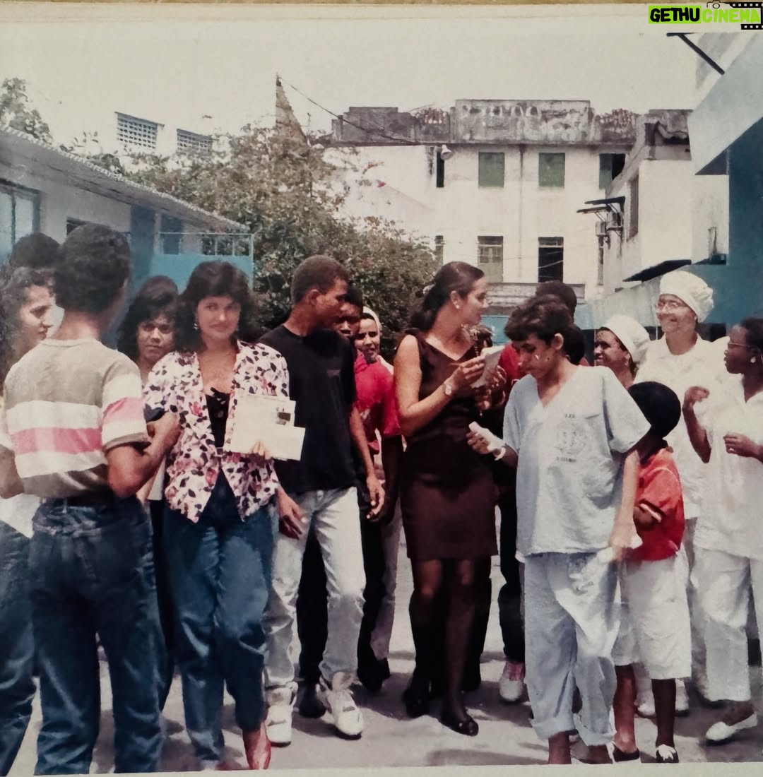 Luíza Brunet - 1K Likes - “34 anos se passaram após o falecimento de Santa Dulce e sua obra continua crescendo, evoluindo, firme no seu proposito de Amar e Servir.

O legado deixando pela Santa Irma Dulce ,acolhido por “Maria Rita”que continua com seu empenho e dedicação tornando possível , atendimento de pessoas vulneráveis e pobres. 
Hoje um hospital referencia em Salvador Bahia. Maria Rita “

No Ano de 1991 .
Fui fazer trabalho voluntario no hospital da Santa Irmã Dulce .
Lembro de conhecer Santa Dulce no final ainda debilitada,deitada em uma cama. 
O amor e compaixao saltava dos seus olhos e fui muito significativo para mim. 
Ali,aprendi e senti que podemos e devemos  cuidar,amar e conectar pessoas. 
O ativismo existe dentro de nós e devemos manter essa chama viva. 
Jámais ,saberemos se nós, não estaremos nesté lugar de vulnerabilidade,e vamos precisar de alguém,que nos acolha com amor e compaixao.
Porque toda a nossa vivencia,pode ser um exemplo para nós, no futuro. 
Vivemos tempos difíceis e precisamos ter muita atenção. 
Que os corações sofridas por dores
existenciais ,possa ter conforto. 

Maria Rita , muito obrigada, por tudo ♥️

Ainda estou revendo fatos e fotos da minha historia…