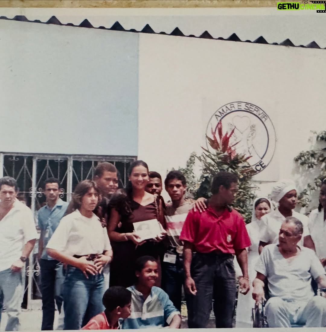 Luíza Brunet - 1K Likes - “34 anos se passaram após o falecimento de Santa Dulce e sua obra continua crescendo, evoluindo, firme no seu proposito de Amar e Servir.

O legado deixando pela Santa Irma Dulce ,acolhido por “Maria Rita”que continua com seu empenho e dedicação tornando possível , atendimento de pessoas vulneráveis e pobres. 
Hoje um hospital referencia em Salvador Bahia. Maria Rita “

No Ano de 1991 .
Fui fazer trabalho voluntario no hospital da Santa Irmã Dulce .
Lembro de conhecer Santa Dulce no final ainda debilitada,deitada em uma cama. 
O amor e compaixao saltava dos seus olhos e fui muito significativo para mim. 
Ali,aprendi e senti que podemos e devemos  cuidar,amar e conectar pessoas. 
O ativismo existe dentro de nós e devemos manter essa chama viva. 
Jámais ,saberemos se nós, não estaremos nesté lugar de vulnerabilidade,e vamos precisar de alguém,que nos acolha com amor e compaixao.
Porque toda a nossa vivencia,pode ser um exemplo para nós, no futuro. 
Vivemos tempos difíceis e precisamos ter muita atenção. 
Que os corações sofridas por dores
existenciais ,possa ter conforto. 

Maria Rita , muito obrigada, por tudo ♥️

Ainda estou revendo fatos e fotos da minha historia…