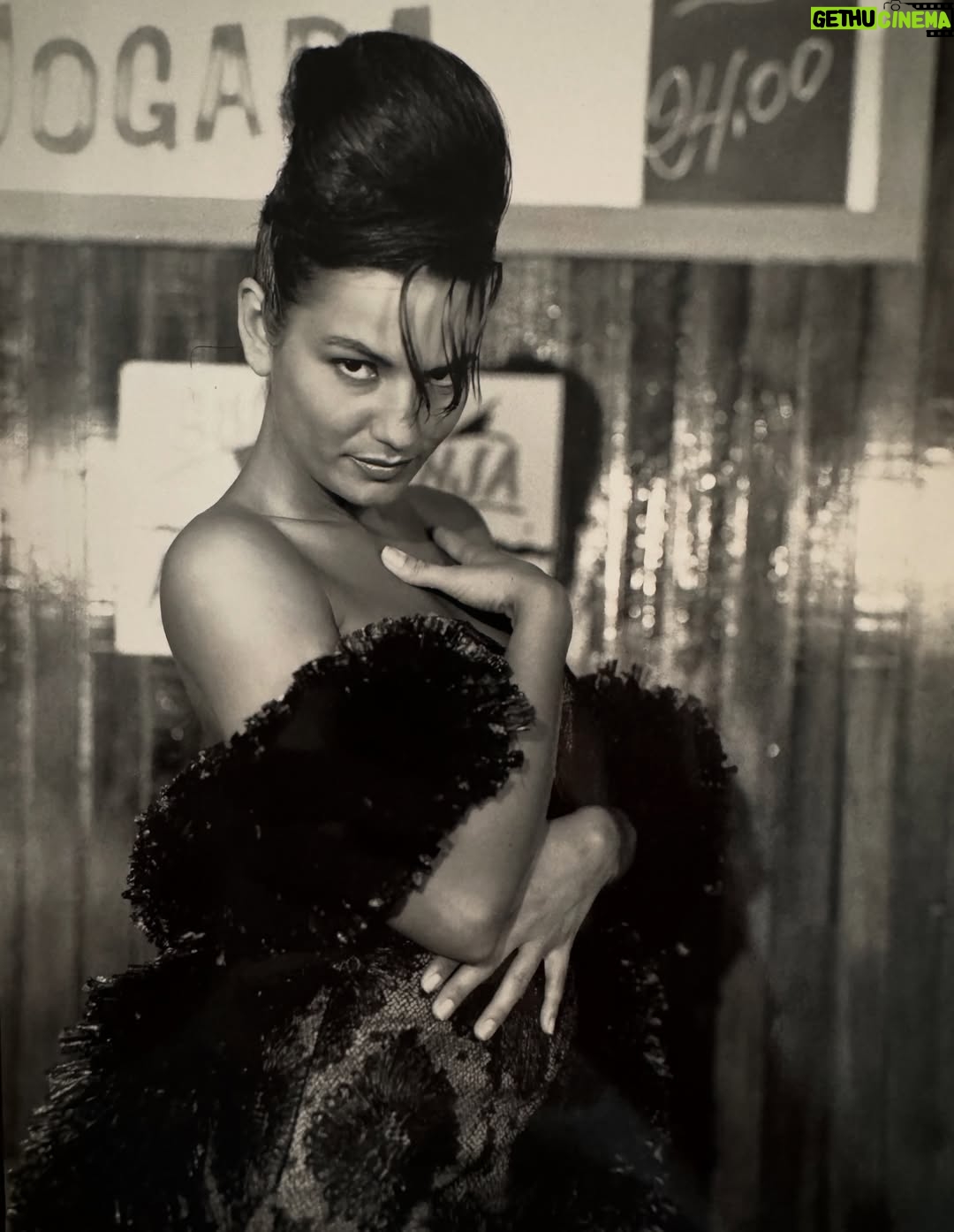 Luíza Brunet - 1.3K Likes - Mexendo no super arquivo que tenho desde 1979.
Acho coisas lindas e modéstia a parte. 
Este ensaio fotográfico registrado pela super fotografa Pamela Hanson @pamela_hanson 
Há mais de trinta anos @yasminbrunet Tinha 2 anos. 
Foi tudo maravilhoso 📸