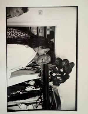 Luíza Brunet Instagram - Mexendo no super arquivo que tenho desde 1979.
Acho coisas lindas e modéstia a parte. 
Este ensaio fotográfico registrado pela super fotografa Pamela Hanson @pamela_hanson 
Há mais de trinta anos @yasminbrunet Tinha 2 anos. 
Foi tudo maravilhoso 📸