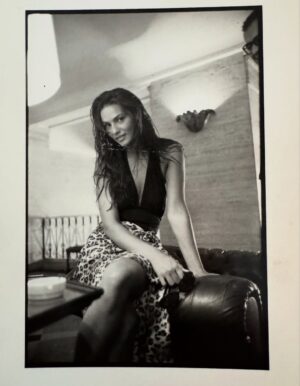 Luíza Brunet Instagram - Mexendo no super arquivo que tenho desde 1979.
Acho coisas lindas e modéstia a parte. 
Este ensaio fotográfico registrado pela super fotografa Pamela Hanson @pamela_hanson 
Há mais de trinta anos @yasminbrunet Tinha 2 anos. 
Foi tudo maravilhoso 📸