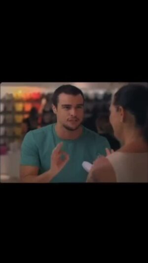 Luíza Brunet Instagram - Comercial de 2010 da @havaianas @havanoficial 
Uma  época que não havia polarização e a gente torcia para as empresas brasileiras crescerem. 
Onde há empregos e paga impostos. 
@joaquimlopesoficial ✅