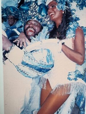 Luíza Brunet Instagram - Carnaval chegando e alguns registros de trinta anos. 
Entre Beija Flor,Portela e imperatriz Leopoldinense. 
Hoje, gosto das lembranças que vivi na passarela do samba e claro assistir todas as mudanças que o carnaval foi submetido. 

Hoje,ando em outras esferas e espero que as mulheres sejam cuidadas , acolhidas e respeitadas no carnaval, afinal ,vivemos com medo e expostas a vários tipos de violências ,que vem crescendo no Brasil e no mundo. 
E cabe a nós sociedade civil ,perceber e denunciar agressores #190 
Esperando até agora as campanhas de conscientização que já deveriam estar expostas em todos os lugares. 
Com informações e conscientização,mas também com punições severas.