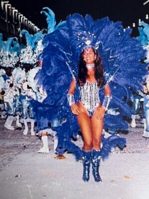 Luíza Brunet Instagram - Carnaval chegando e alguns registros de trinta anos. 
Entre Beija Flor,Portela e imperatriz Leopoldinense. 
Hoje, gosto das lembranças que vivi na passarela do samba e claro assistir todas as mudanças que o carnaval foi submetido. 

Hoje,ando em outras esferas e espero que as mulheres sejam cuidadas , acolhidas e respeitadas no carnaval, afinal ,vivemos com medo e expostas a vários tipos de violências ,que vem crescendo no Brasil e no mundo. 
E cabe a nós sociedade civil ,perceber e denunciar agressores #190 
Esperando até agora as campanhas de conscientização que já deveriam estar expostas em todos os lugares. 
Com informações e conscientização,mas também com punições severas.