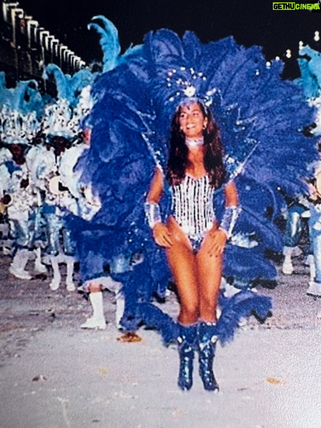 Luíza Brunet - 6.2K Likes - Carnaval chegando e alguns registros de trinta anos. 
Entre Beija Flor,Portela e imperatriz Leopoldinense. 
Hoje, gosto das lembranças que vivi na passarela do samba e claro assistir todas as mudanças que o carnaval foi submetido. 

Hoje,ando em outras esferas e espero que as mulheres sejam cuidadas , acolhidas e respeitadas no carnaval, afinal ,vivemos com medo e expostas a vários tipos de violências ,que vem crescendo no Brasil e no mundo. 
E cabe a nós sociedade civil ,perceber e denunciar agressores #190 
Esperando até agora as campanhas de conscientização que já deveriam estar expostas em todos os lugares. 
Com informações e conscientização,mas também com punições severas.