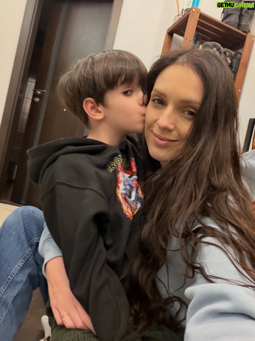 Luiza Grigorova - 2.5K Likes - Декември отзад напред. Усеща се като цяла година…или поне толкова се изморих 😁 Също - очевидно, вече съм си с моя цвят на косатааа!