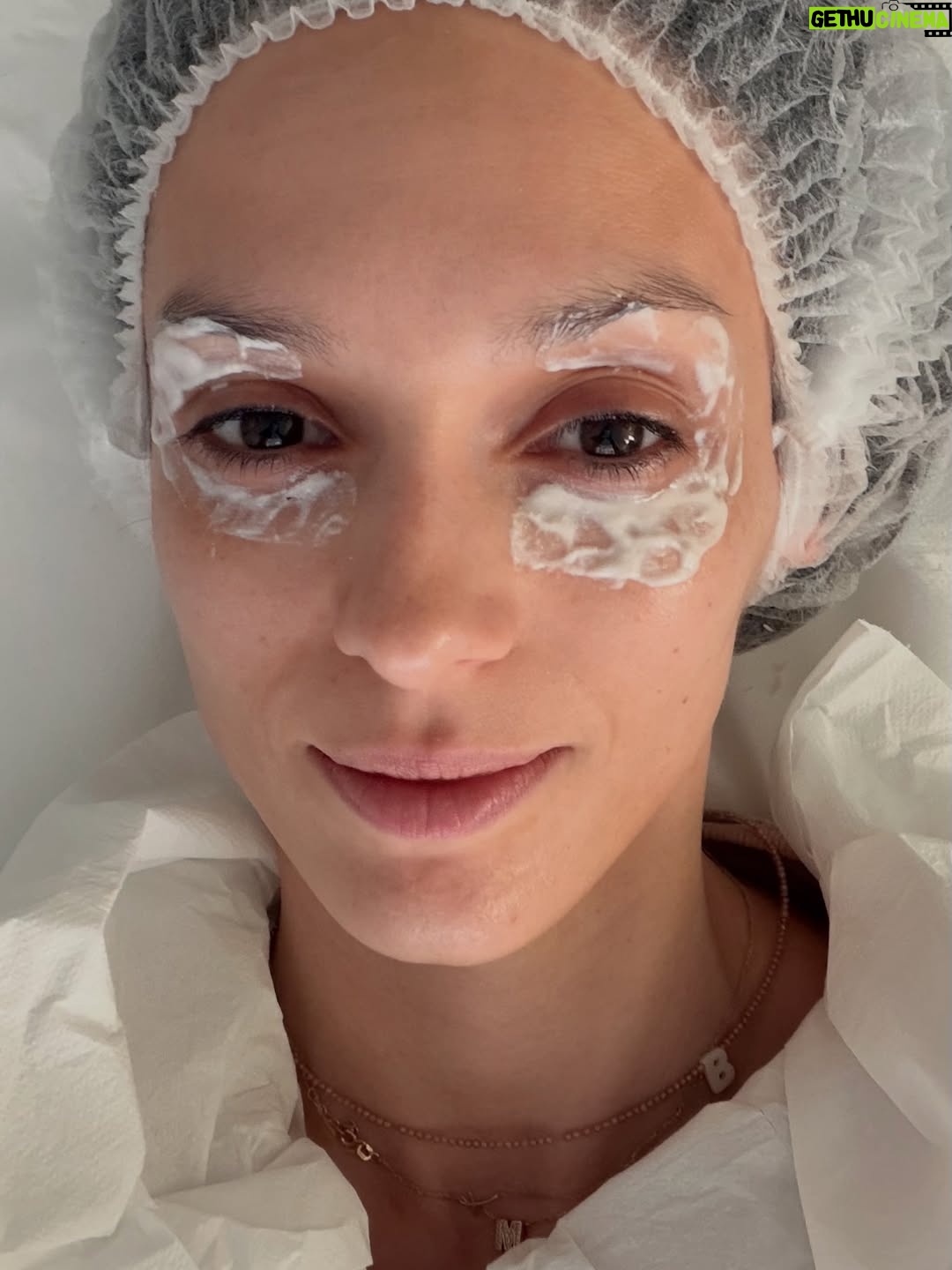 Luiza Grigorova - 2.5K Likes - Декември отзад напред. Усеща се като цяла година…или поне толкова се изморих 😁 Също - очевидно, вече съм си с моя цвят на косатааа!