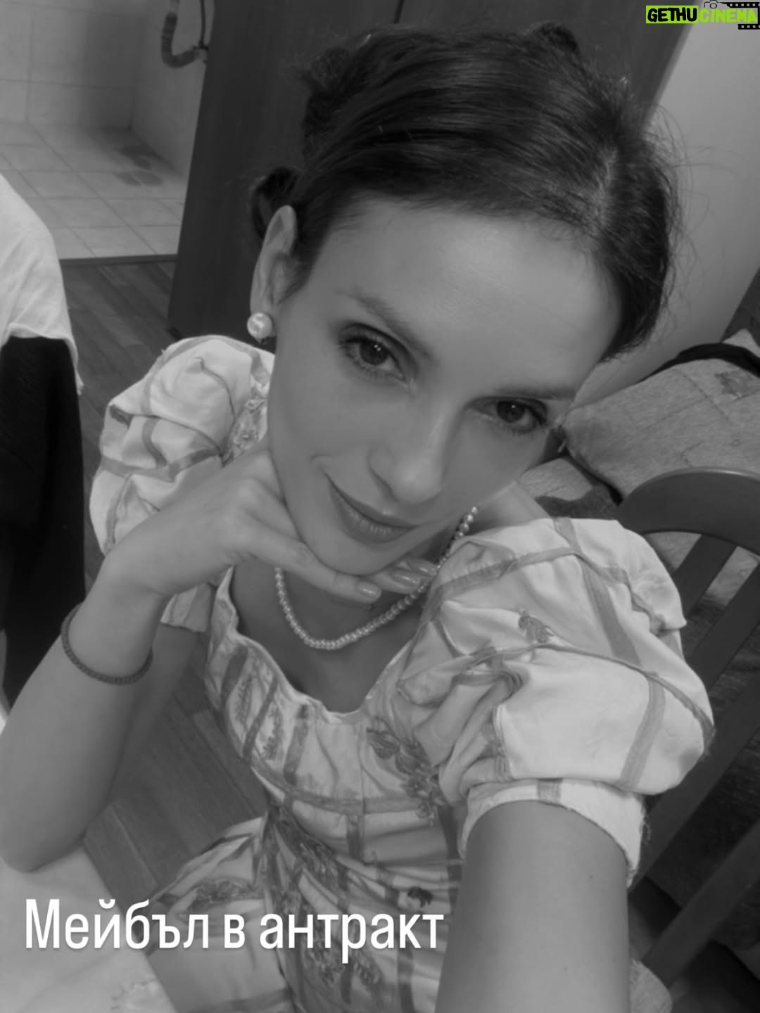 Luiza Grigorova - 2.5K Likes - Декември отзад напред. Усеща се като цяла година…или поне толкова се изморих 😁 Също - очевидно, вече съм си с моя цвят на косатааа!