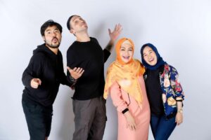 Lulu Zakaria Instagram - Selamat Jalan adik dan sahabat banyak orang … kamu lucu kamu baik bawaan sll bikin ketawa semua yg ada didekatmuu kalo gak tauu pasti taunya kamu tuuh sombong krn jagonya actingmuu @iskak_gary 😭😭 Terima Kasih sdh menjadi bagian Karyaa anakku waktu itu ..bantuanmuuu dan karya2 mu Insyaallah tetap di kenaang sepanjang masa … 
Innalillahi Wa Inna Ilaihi Roji’uun Allahumagh firlahu warhamhu wa’afihi wa’fuanhu.. 
Al Fatiha tuk Gary Iskak Insyaa ALLAH jannah tempat akhirmuuu yaaa … @richaiskak sayang dan anak2 smg di beri kekuatan 😭😭😭😭😭 dan sll dlm Perlindungan  الله‎ Aamiin Ya Allahuma Aamiin