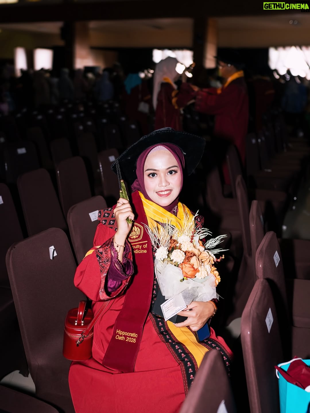 Lulu Zakaria - 301 Likes - Alhamdulillah terima kasih Ya  الله‎ … atas semua hasil dan predikat yg di raih anakku… congrats Doc 🩷 @albasithasalsabila  proud of you …impianmu meraih Gelar Dokter yg merupakan Mimpi mama sejak kecil bisa susah payah kamu kejar dan kamu buktikan kamu bisa , terima kasih sayang .. Allahu Akbar semua Karena  الله‎ , nak…syukur Nikmat terus yaa sayang …bismillah tahap awal menuju tahap lanjut dg kemudahan yg Insyaa ALLAH  Allah limpahkan  dg kegigihanmu kelak.. Mama , Papa dan adek Albar hanya bisa bantu Doa dan support 🙏🏻 raihlah apa yg mjd mimpimu lagi setelah Mjd Dr. Albasitha Salsabila jangan lupa selalu diiringi dg Ibadah yg istiqomah dan menambah Ilmu  الله‎ juga yaa … peluuuk cium tuk mu selalu Dr. @albasithasalsabila 🩷🩷🩷

#wisudaprofesi 
#FKUNPAD
#dokter 
#Alhamdulillah 
#fyp 
#fypシ❤️💞❤️ 
#proudofyou 
#allahuakbar 
#masyaallahtabarakallah
