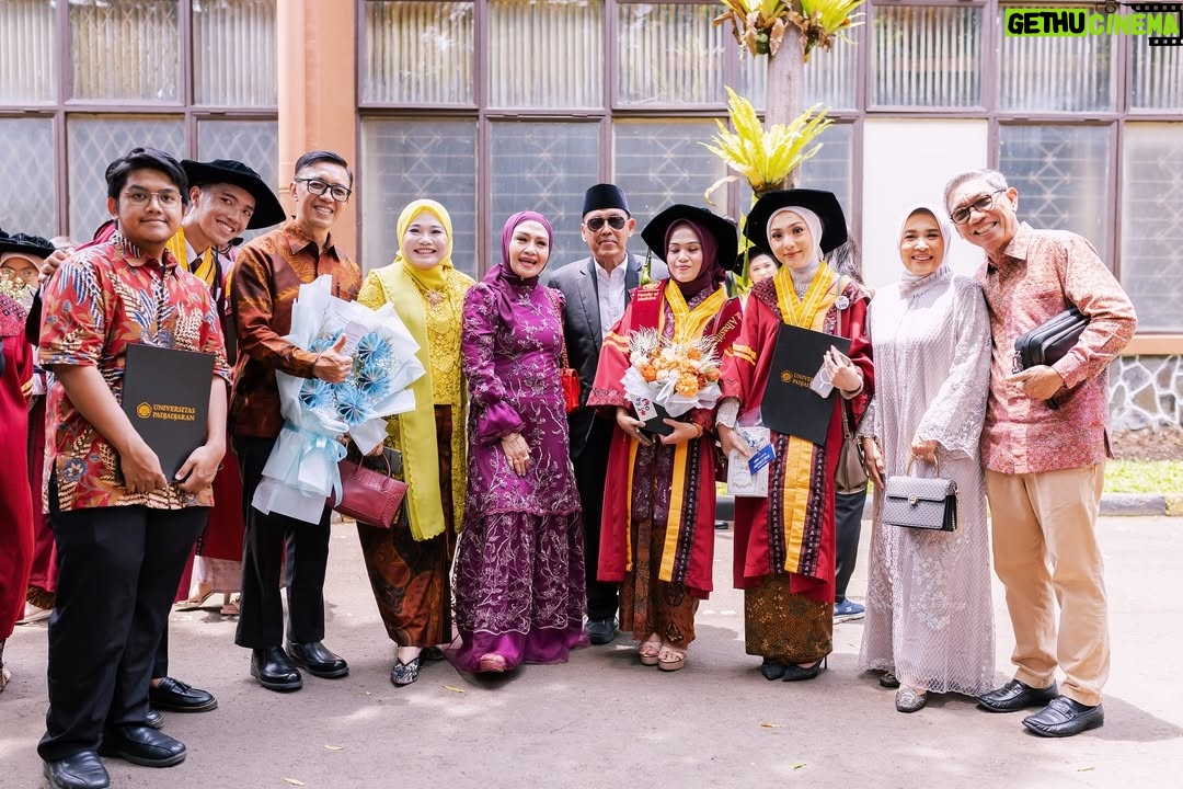 Lulu Zakaria - 301 Likes - Alhamdulillah terima kasih Ya  الله‎ … atas semua hasil dan predikat yg di raih anakku… congrats Doc 🩷 @albasithasalsabila  proud of you …impianmu meraih Gelar Dokter yg merupakan Mimpi mama sejak kecil bisa susah payah kamu kejar dan kamu buktikan kamu bisa , terima kasih sayang .. Allahu Akbar semua Karena  الله‎ , nak…syukur Nikmat terus yaa sayang …bismillah tahap awal menuju tahap lanjut dg kemudahan yg Insyaa ALLAH  Allah limpahkan  dg kegigihanmu kelak.. Mama , Papa dan adek Albar hanya bisa bantu Doa dan support 🙏🏻 raihlah apa yg mjd mimpimu lagi setelah Mjd Dr. Albasitha Salsabila jangan lupa selalu diiringi dg Ibadah yg istiqomah dan menambah Ilmu  الله‎ juga yaa … peluuuk cium tuk mu selalu Dr. @albasithasalsabila 🩷🩷🩷

#wisudaprofesi 
#FKUNPAD
#dokter 
#Alhamdulillah 
#fyp 
#fypシ❤️💞❤️ 
#proudofyou 
#allahuakbar 
#masyaallahtabarakallah
