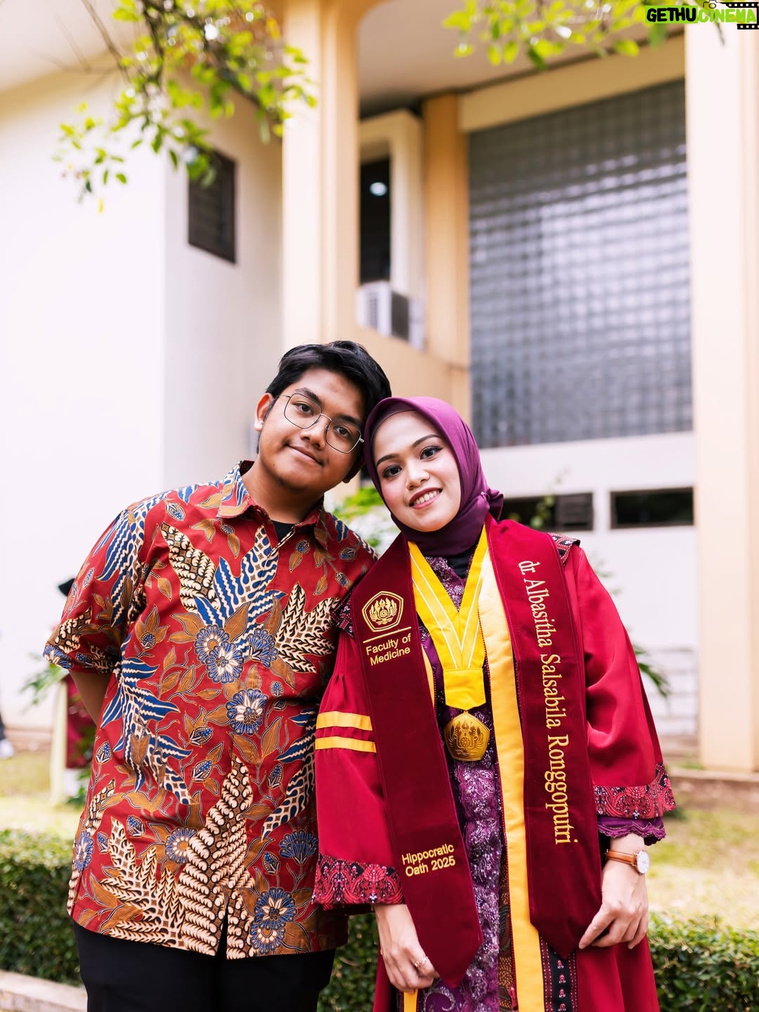 Lulu Zakaria - 301 Likes - Alhamdulillah terima kasih Ya  الله‎ … atas semua hasil dan predikat yg di raih anakku… congrats Doc 🩷 @albasithasalsabila  proud of you …impianmu meraih Gelar Dokter yg merupakan Mimpi mama sejak kecil bisa susah payah kamu kejar dan kamu buktikan kamu bisa , terima kasih sayang .. Allahu Akbar semua Karena  الله‎ , nak…syukur Nikmat terus yaa sayang …bismillah tahap awal menuju tahap lanjut dg kemudahan yg Insyaa ALLAH  Allah limpahkan  dg kegigihanmu kelak.. Mama , Papa dan adek Albar hanya bisa bantu Doa dan support 🙏🏻 raihlah apa yg mjd mimpimu lagi setelah Mjd Dr. Albasitha Salsabila jangan lupa selalu diiringi dg Ibadah yg istiqomah dan menambah Ilmu  الله‎ juga yaa … peluuuk cium tuk mu selalu Dr. @albasithasalsabila 🩷🩷🩷

#wisudaprofesi 
#FKUNPAD
#dokter 
#Alhamdulillah 
#fyp 
#fypシ❤️💞❤️ 
#proudofyou 
#allahuakbar 
#masyaallahtabarakallah