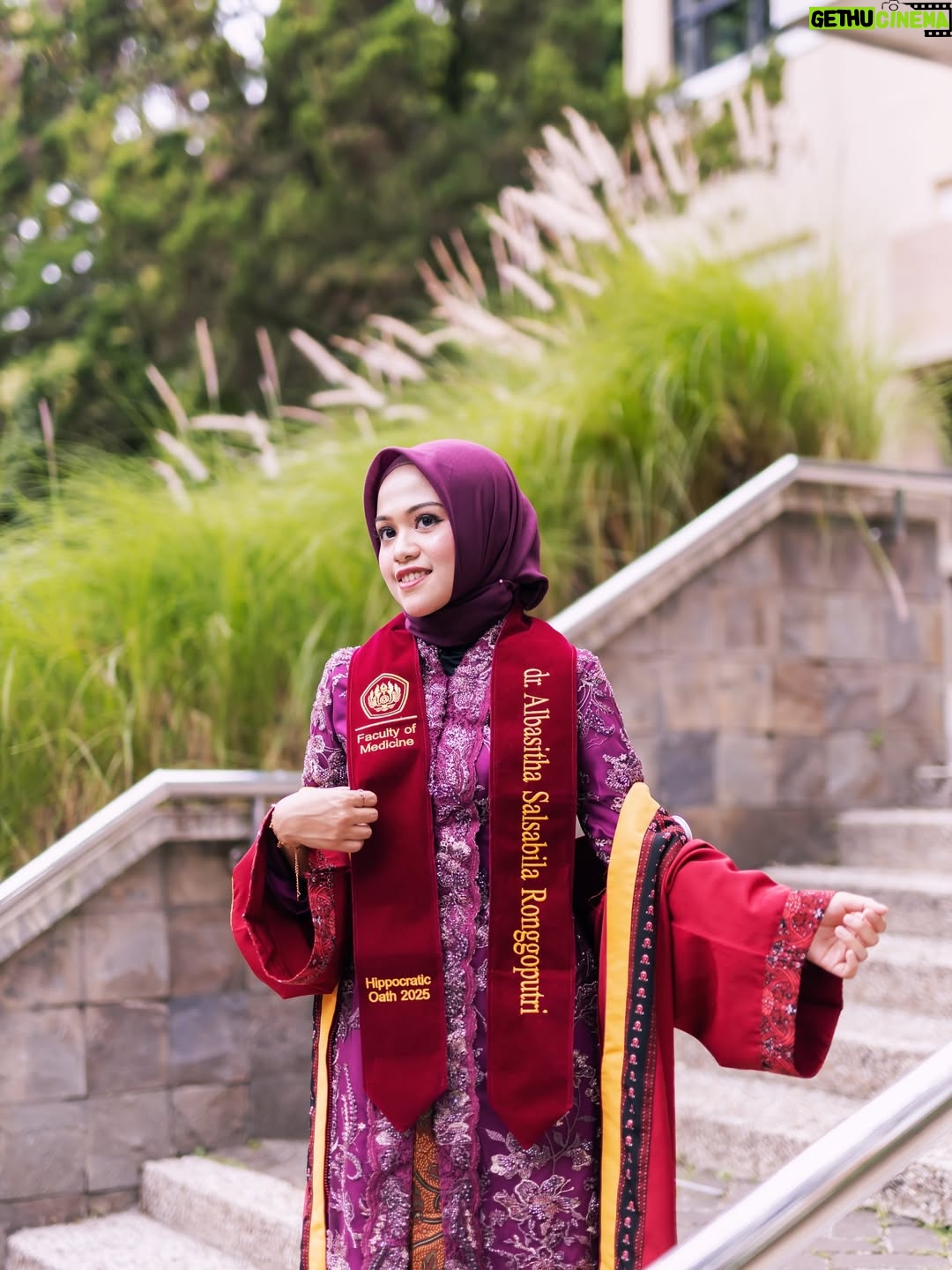 Lulu Zakaria - 301 Likes - Alhamdulillah terima kasih Ya  الله‎ … atas semua hasil dan predikat yg di raih anakku… congrats Doc 🩷 @albasithasalsabila  proud of you …impianmu meraih Gelar Dokter yg merupakan Mimpi mama sejak kecil bisa susah payah kamu kejar dan kamu buktikan kamu bisa , terima kasih sayang .. Allahu Akbar semua Karena  الله‎ , nak…syukur Nikmat terus yaa sayang …bismillah tahap awal menuju tahap lanjut dg kemudahan yg Insyaa ALLAH  Allah limpahkan  dg kegigihanmu kelak.. Mama , Papa dan adek Albar hanya bisa bantu Doa dan support 🙏🏻 raihlah apa yg mjd mimpimu lagi setelah Mjd Dr. Albasitha Salsabila jangan lupa selalu diiringi dg Ibadah yg istiqomah dan menambah Ilmu  الله‎ juga yaa … peluuuk cium tuk mu selalu Dr. @albasithasalsabila 🩷🩷🩷

#wisudaprofesi 
#FKUNPAD
#dokter 
#Alhamdulillah 
#fyp 
#fypシ❤️💞❤️ 
#proudofyou 
#allahuakbar 
#masyaallahtabarakallah