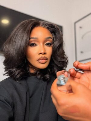 Lunathi Mampofu Instagram - To the new chapter, may it be the best one written yet. 🤍🖤
- letter to my God!
Hair: @aclasspro_sa 😘
Makeup: @the_glamsoul_22 😘
Hairstyling: @swelly.with.the.good.hair_ 😘
