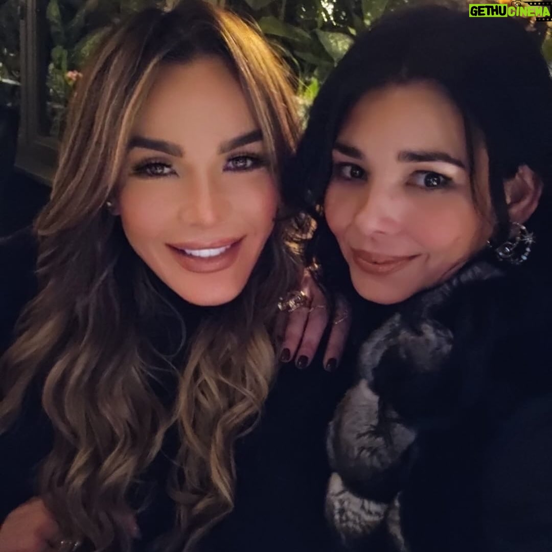 Luz García - 1.9K Likes - Despidiéndonos  de Madrid 🇪🇸después de unas vacaciones extraordinarias junto a mi hijo Miguel Ángel, compartiendo memorias que quedan en el alma. ♥️🌎

Días para reencontrarme con amigos a los que hacía tiempo no veía y para crear nuevos recuerdos que atesoro profundamente.

Gracias @lyndarodriguez1 por ser tan buena anfitriona.
Amiga @jenniferndejaquez y su hermosa familia, desde República Dominicana, por el cariño de siempre. 

@alinatavarezp amiga, gracias por regalarme la oportunidad de celebrar contigo el cumpleaños tan especial de nuestra Renata y compartir con nuevos amigos, @peneloperodriguezs maravillosa. 
A con quienes tuve la dicha de compartir, reír y celebrar la vida.

Madrid, gracias por tanto. ✨🇪🇸