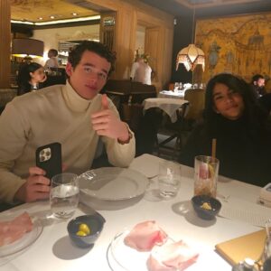 Luz García Instagram - Despidiéndonos  de Madrid 🇪🇸después de unas vacaciones extraordinarias junto a mi hijo Miguel Ángel, compartiendo memorias que quedan en el alma. ♥️🌎

Días para reencontrarme con amigos a los que hacía tiempo no veía y para crear nuevos recuerdos que atesoro profundamente.

Gracias @lyndarodriguez1 por ser tan buena anfitriona.
Amiga @jenniferndejaquez y su hermosa familia, desde República Dominicana, por el cariño de siempre. 

@alinatavarezp amiga, gracias por regalarme la oportunidad de celebrar contigo el cumpleaños tan especial de nuestra Renata y compartir con nuevos amigos, @peneloperodriguezs maravillosa. 
A con quienes tuve la dicha de compartir, reír y celebrar la vida.

Madrid, gracias por tanto. ✨🇪🇸