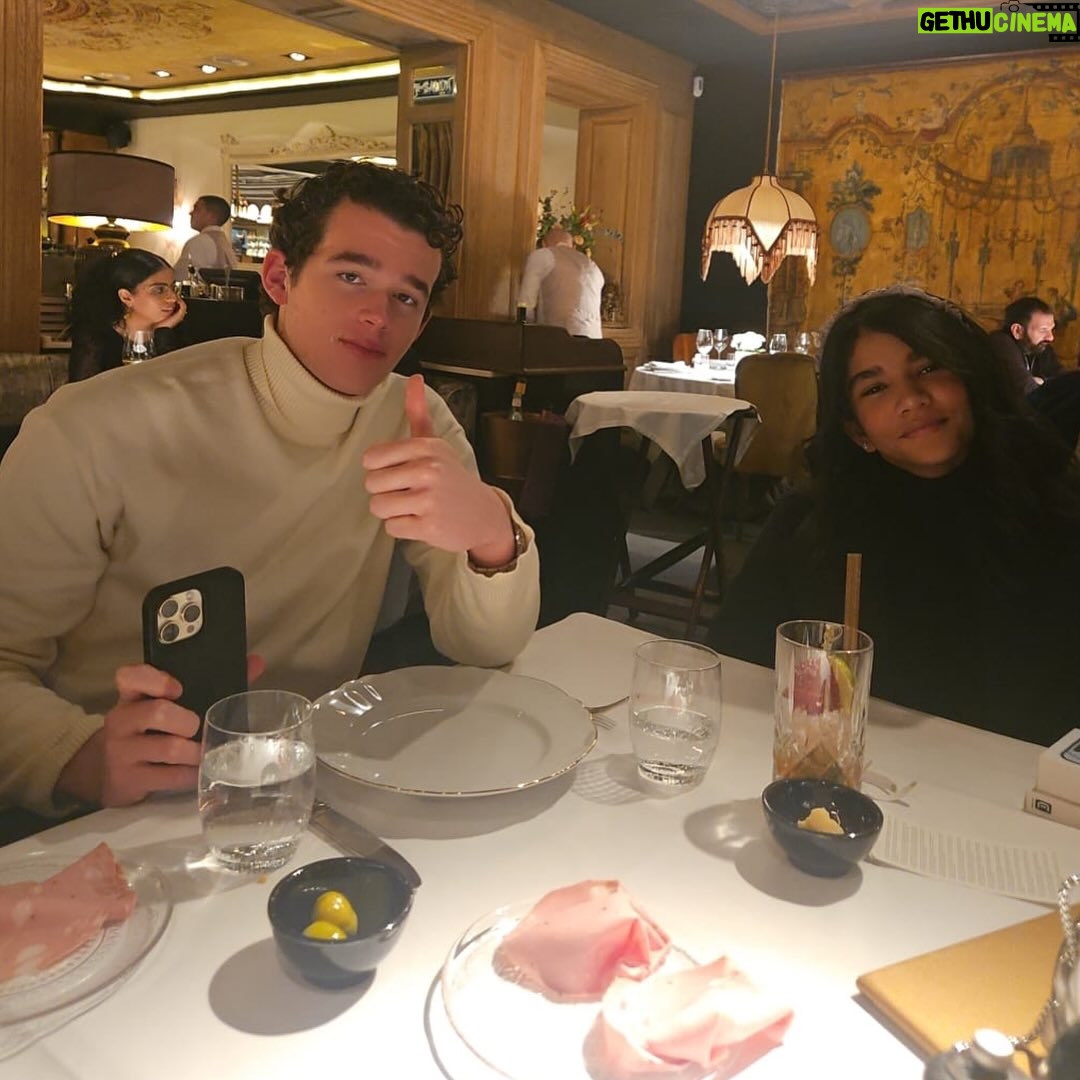Luz García - 1.9K Likes - Despidiéndonos  de Madrid 🇪🇸después de unas vacaciones extraordinarias junto a mi hijo Miguel Ángel, compartiendo memorias que quedan en el alma. ♥️🌎

Días para reencontrarme con amigos a los que hacía tiempo no veía y para crear nuevos recuerdos que atesoro profundamente.

Gracias @lyndarodriguez1 por ser tan buena anfitriona.
Amiga @jenniferndejaquez y su hermosa familia, desde República Dominicana, por el cariño de siempre. 

@alinatavarezp amiga, gracias por regalarme la oportunidad de celebrar contigo el cumpleaños tan especial de nuestra Renata y compartir con nuevos amigos, @peneloperodriguezs maravillosa. 
A con quienes tuve la dicha de compartir, reír y celebrar la vida.

Madrid, gracias por tanto. ✨🇪🇸