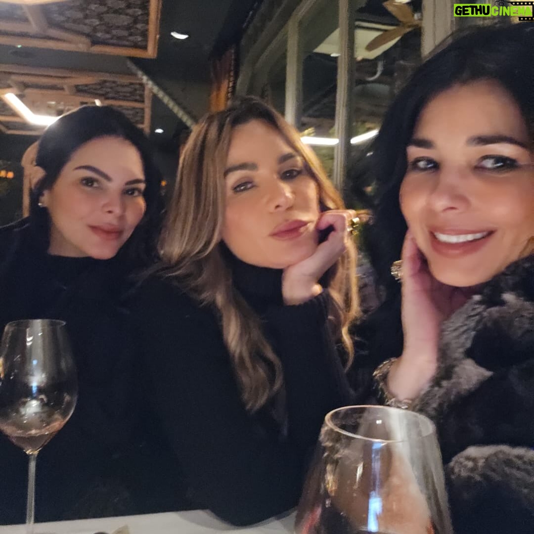 Luz García - 1.9K Likes - Despidiéndonos  de Madrid 🇪🇸después de unas vacaciones extraordinarias junto a mi hijo Miguel Ángel, compartiendo memorias que quedan en el alma. ♥️🌎

Días para reencontrarme con amigos a los que hacía tiempo no veía y para crear nuevos recuerdos que atesoro profundamente.

Gracias @lyndarodriguez1 por ser tan buena anfitriona.
Amiga @jenniferndejaquez y su hermosa familia, desde República Dominicana, por el cariño de siempre. 

@alinatavarezp amiga, gracias por regalarme la oportunidad de celebrar contigo el cumpleaños tan especial de nuestra Renata y compartir con nuevos amigos, @peneloperodriguezs maravillosa. 
A con quienes tuve la dicha de compartir, reír y celebrar la vida.

Madrid, gracias por tanto. ✨🇪🇸