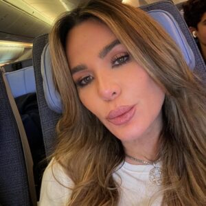 Luz García Instagram - Despidiéndonos  de Madrid 🇪🇸después de unas vacaciones extraordinarias junto a mi hijo Miguel Ángel, compartiendo memorias que quedan en el alma. ♥️🌎

Días para reencontrarme con amigos a los que hacía tiempo no veía y para crear nuevos recuerdos que atesoro profundamente.

Gracias @lyndarodriguez1 por ser tan buena anfitriona.
Amiga @jenniferndejaquez y su hermosa familia, desde República Dominicana, por el cariño de siempre. 

@alinatavarezp amiga, gracias por regalarme la oportunidad de celebrar contigo el cumpleaños tan especial de nuestra Renata y compartir con nuevos amigos, @peneloperodriguezs maravillosa. 
A con quienes tuve la dicha de compartir, reír y celebrar la vida.

Madrid, gracias por tanto. ✨🇪🇸