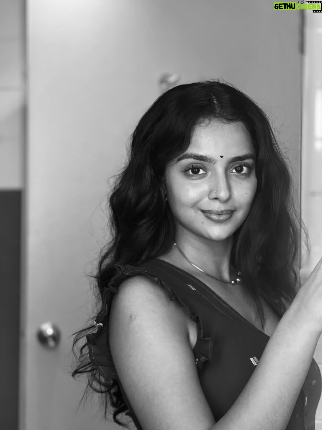 MV Namritha - 5.2K Likes - for the love of pottu 🖤