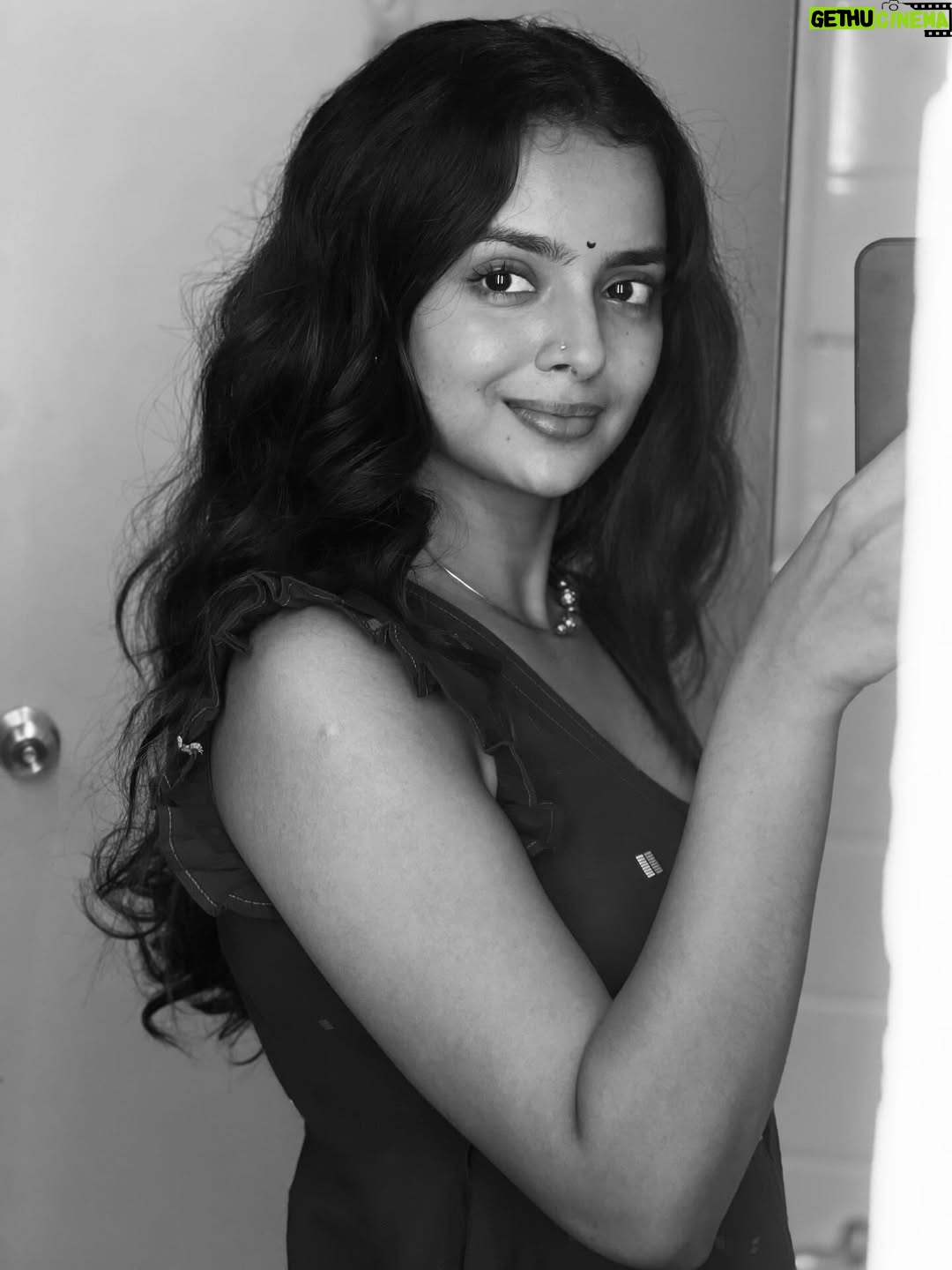 MV Namritha - 5.2K Likes - for the love of pottu 🖤