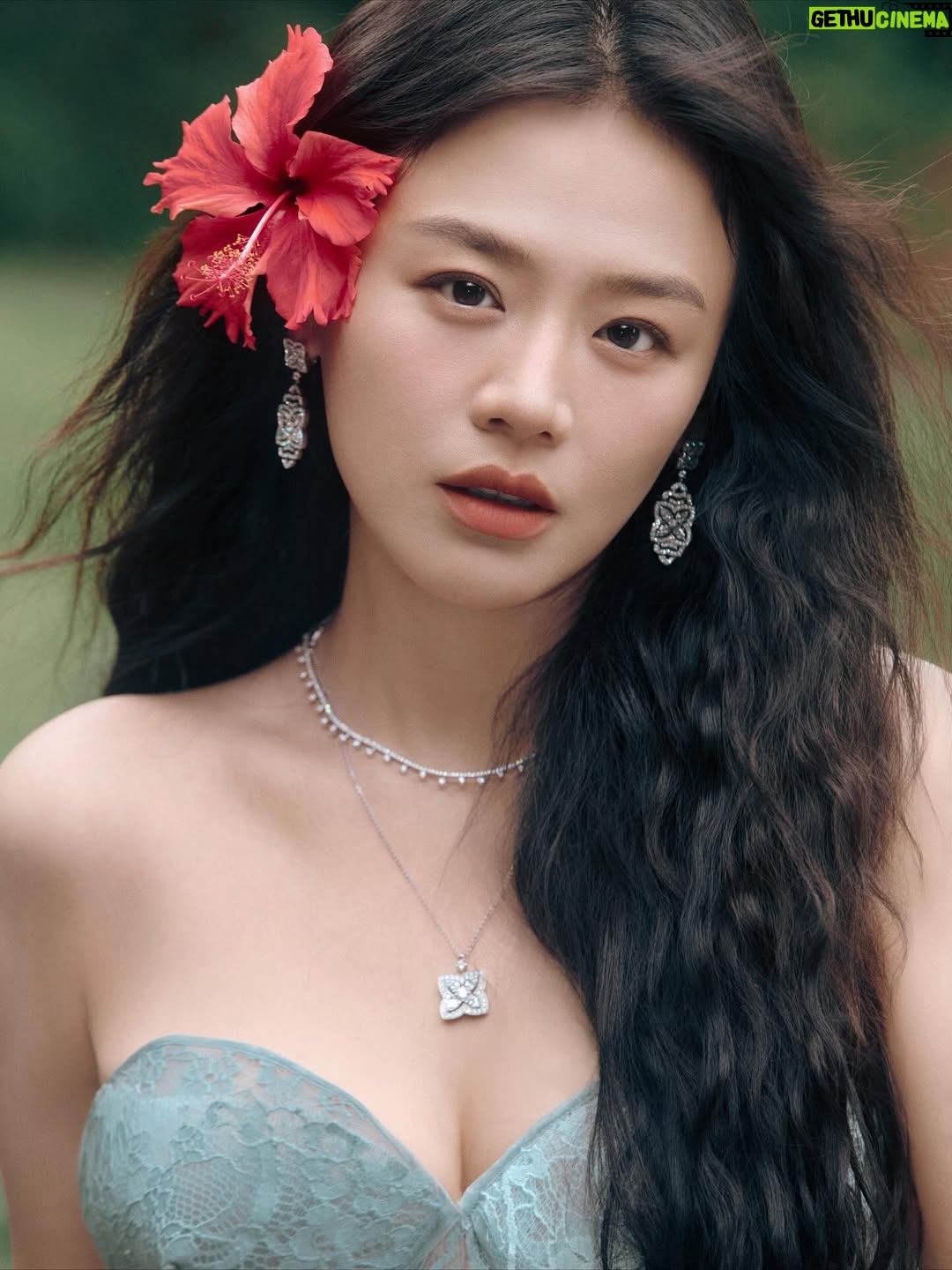 Ma Sichun - 11K Likes - The perfect seaside holiday.
@acnestudios @ellechina