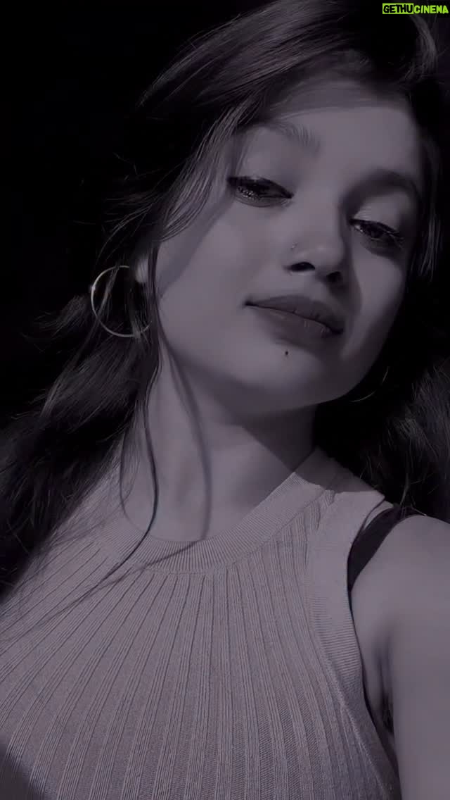 Maahi - 18.1K Likes - Hum dono kahi pe…🥺❤️ @x___maahi 
#x___maahi