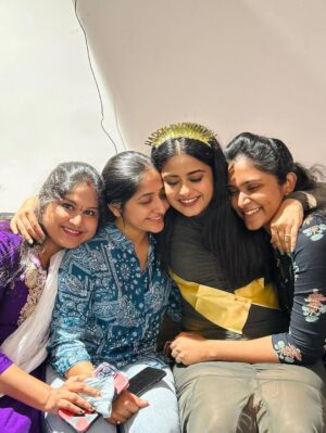 Maahi Gouthami Instagram - Happy from the heart🥰 
Thankyou so much guys for all your efforts and also for the cutest surprise😍🤩… @neelima_sparkle @swetha_reddy06 @vassu7788 
My heart was too heavy to take the present🥺 @swetha_reddy06 but I know how much effort you put on to see me happy and I’m overwhelmed with all that you’ve done ra🥹 thankyou once again ra chelliii💕 
And 
I love you all🫶🏻❤️ 
Forever greatful😇😊
.
PS: struggle to get the perfect picture😉 (swipe >> to see the video)
.
.
#maahigouthami #bff #birthday2k25