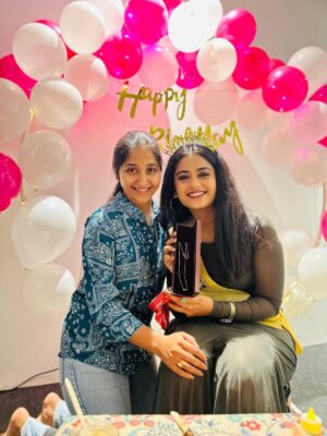 Maahi Gouthami Instagram - Happy from the heart🥰 
Thankyou so much guys for all your efforts and also for the cutest surprise😍🤩… @neelima_sparkle @swetha_reddy06 @vassu7788 
My heart was too heavy to take the present🥺 @swetha_reddy06 but I know how much effort you put on to see me happy and I’m overwhelmed with all that you’ve done ra🥹 thankyou once again ra chelliii💕 
And 
I love you all🫶🏻❤️ 
Forever greatful😇😊
.
PS: struggle to get the perfect picture😉 (swipe >> to see the video)
.
.
#maahigouthami #bff #birthday2k25