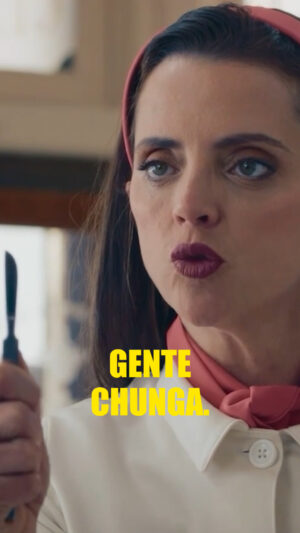 Macarena Gómez Instagram - Una rondita de amenazas para empezar #ElFantasmaDeMiMujer, la nueva comedia de enredo dirigida por @meriripoll, que llegará a los cines el próximo 20 de febrero 👻🎞️
Si se materializarán o no te lo contarán @mauleonloreto, @javierrrey, @maria_hervas_, @marcocacereslopez y @macarenagomezofficial, ¡menudo repartazo! 🔝