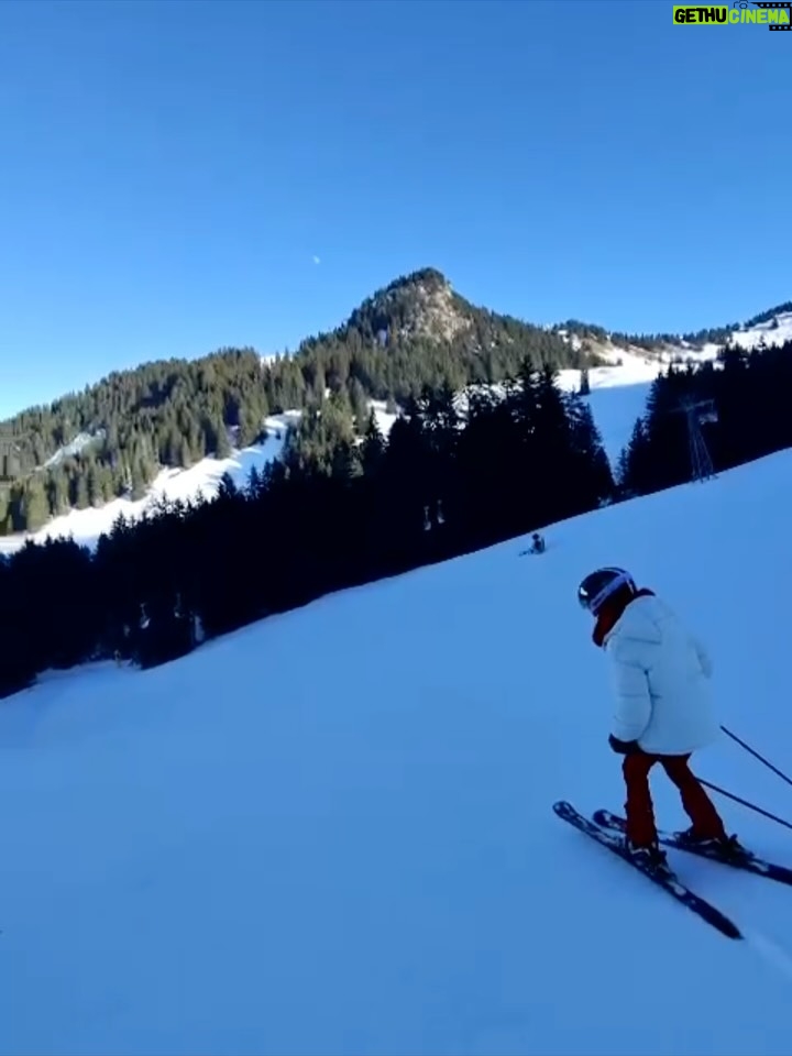Macarena Gómez - 3 Likes - La nieve como destino y disfrute ❄️⛷️

Gstaad 🤍

#snow #winterseason #skylover #gstaad #letitsnow