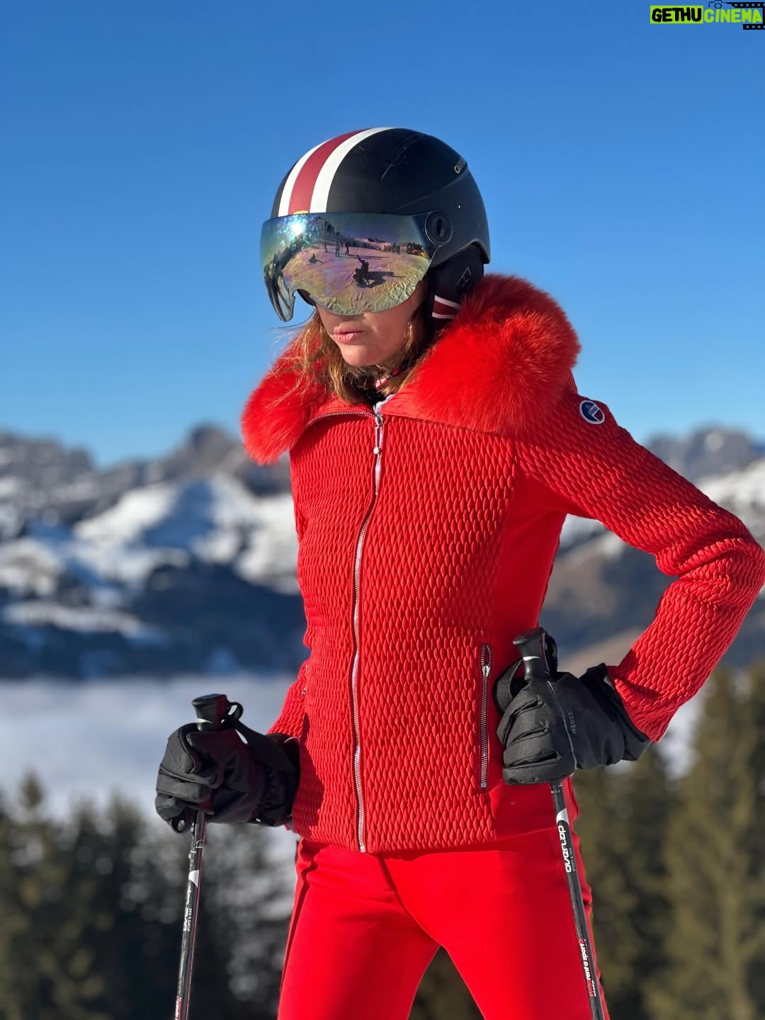 Macarena Gómez - 4.1K Likes - La montaña siempre mola ⛷️

#snow #sky #mountain #winter #mountainmood